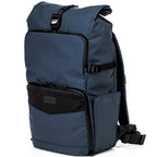 Tenba Mochila - DNA 16 DSLR - Azul is suitable para a mirrorless or DSLR cámara con 4 to 6 lenses y a laptop up to 16" (40 cm).
