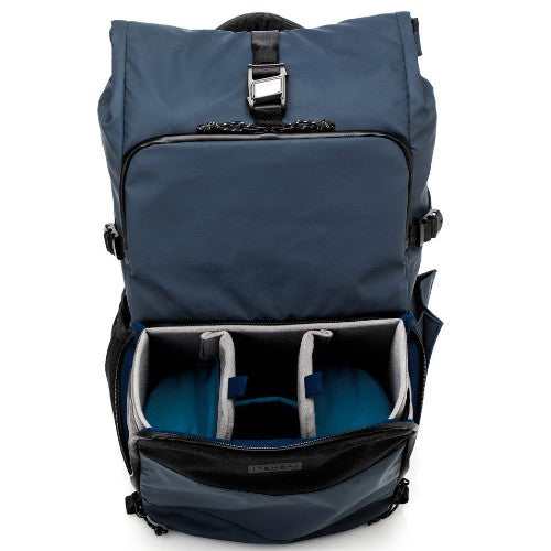 Tenba Mochila - DNA 16 DSLR - Azul is suitable para a mirrorless or DSLR cámara con 4 to 6 lenses y a laptop up to 16" (40 cm).