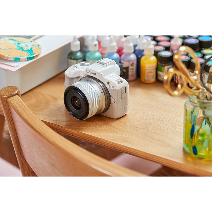 Canon EOS R50 Bianco + Canon EOS RF-S 18-45mm