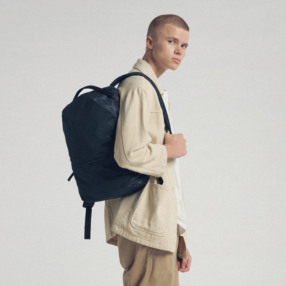 Urth Arkose 20L Backpack (schwarz)