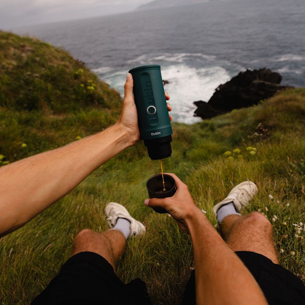 OutIn Nano Portable Electric Espresso Machine – Verde azulado
