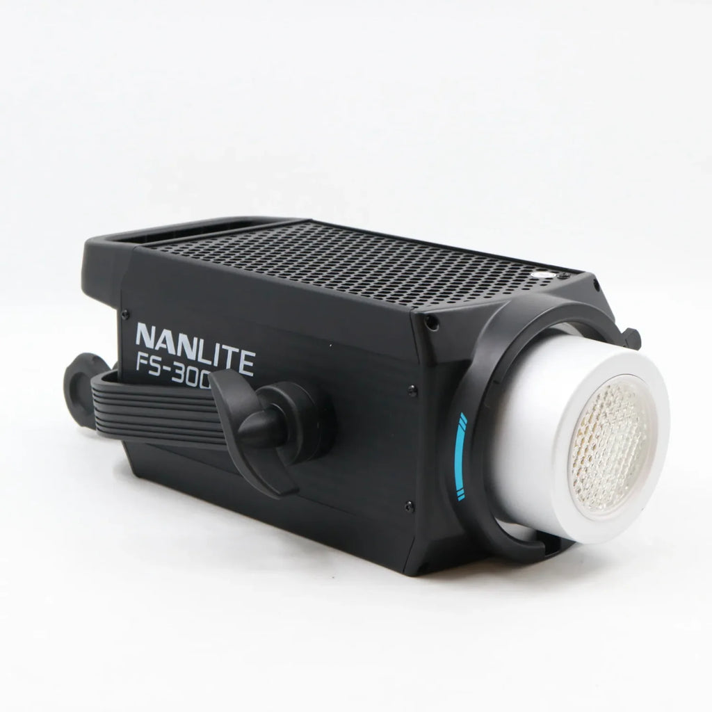 Nanlite FS-300C LED RGBW Spot Light tweedehands