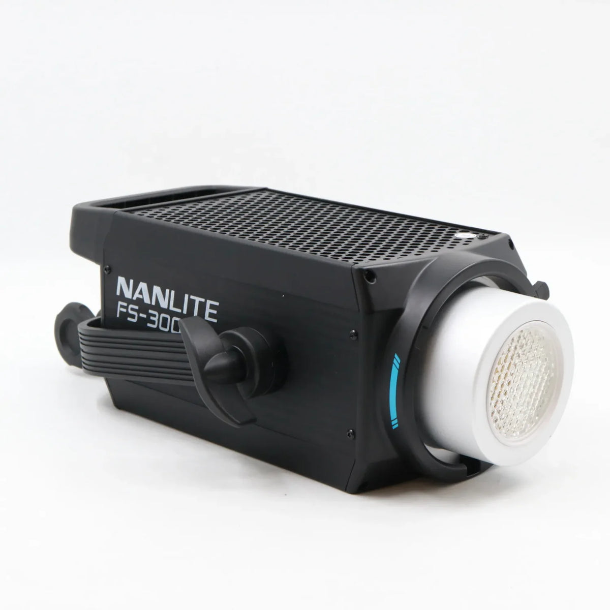 Nanlite FS-300C LED RGBW Spot Light tweedehands