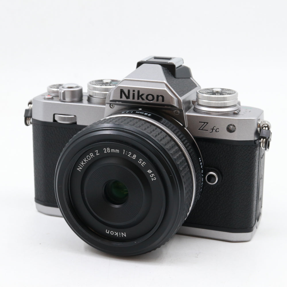 Nikon Z fc + 28mm F/2.8 special edition tweedehands