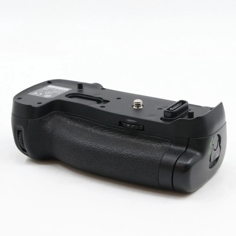 Nikon MB-D18 batterygrip used
