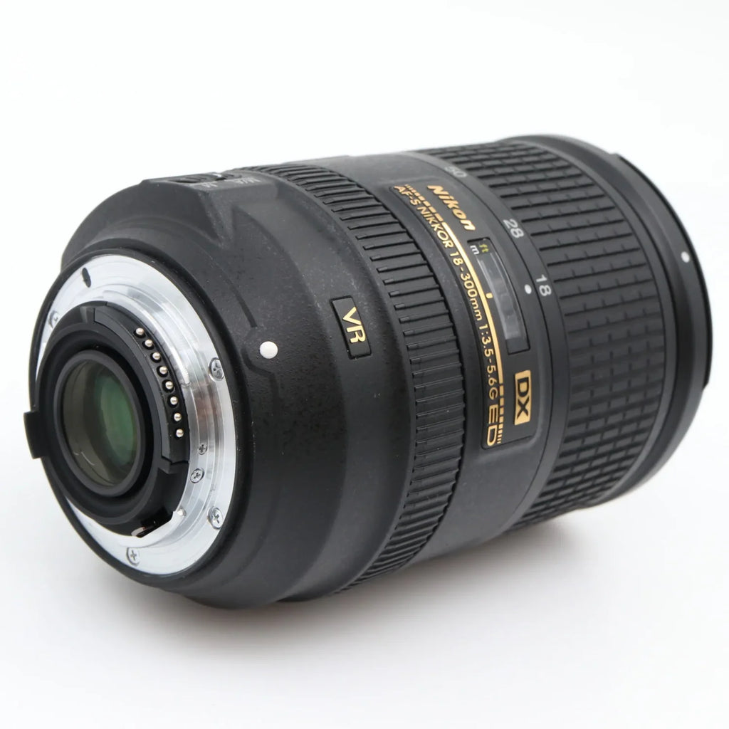 Nikon AF-S 18-300mm f/3.5-5.6G ED VR DX tweedehands
