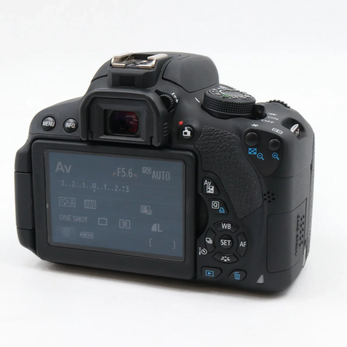 Canon EOS 700D body + EF-S 18-55mm F/3.5-5.6 IS STM used