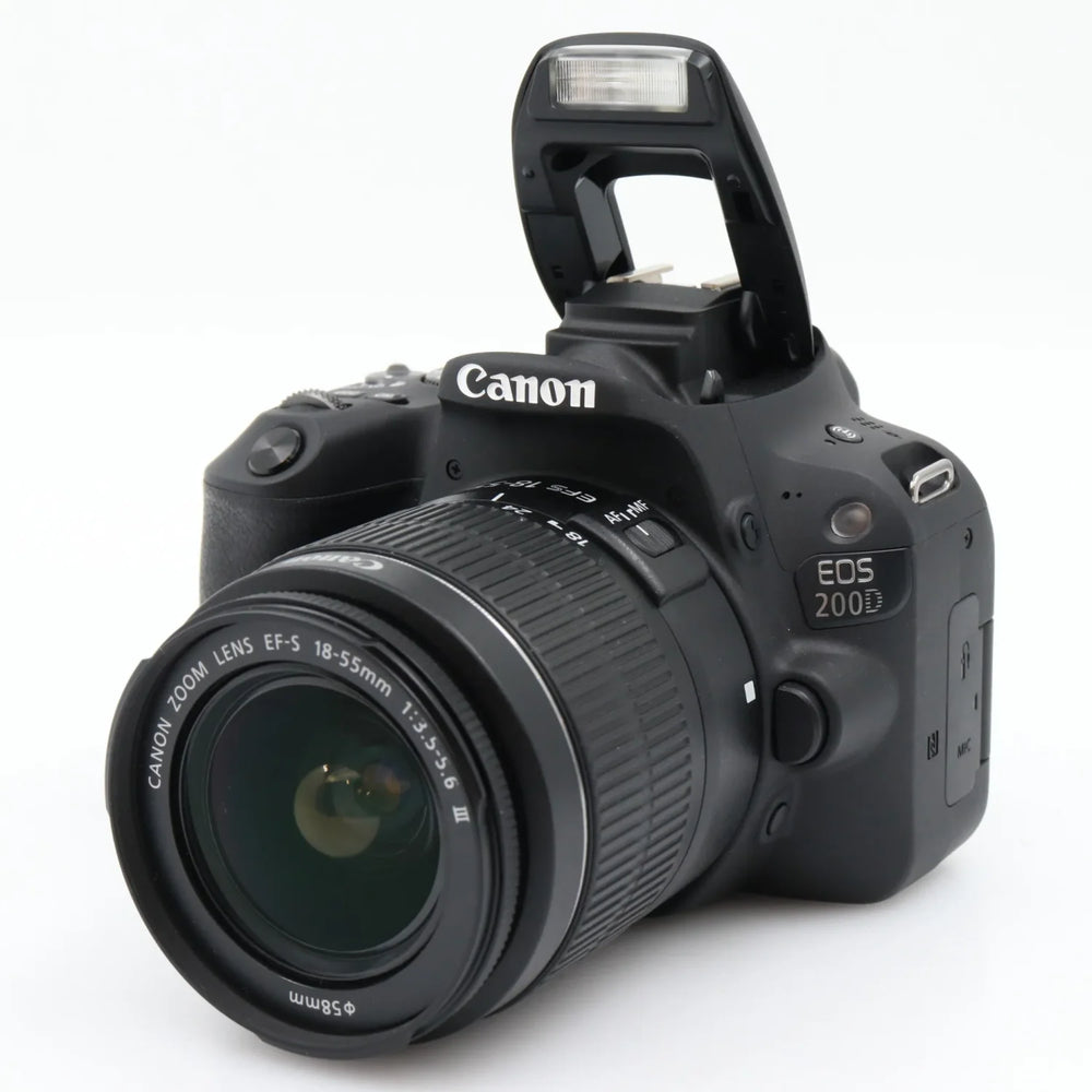 Canon EOS 200D + Canon EF-S 18-55mm f/3.5-5.6 III usato
